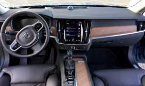 Home Volvo V40 zwart model met gestroomlijnd R-design, moderne 5-persoons hatchback auto