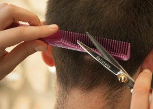 Home Professionele kapsalon met expert stylisten die je helpen bij het kiezen van de perfecte kapsel en haarkleur