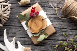 Home Selectie van cadeaus voor een vertrekkende collega inclusief gegraveerde borrelplank en fotoboek