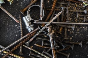 Home Visualisatie van plaatwalsen in metaalbewerking met gecontroleerde walsen die een metalen plaat buigen