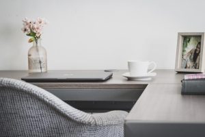 Home Professionele slotenmaker installeert nieuw slot bij sloten vervangen na een verhuizing